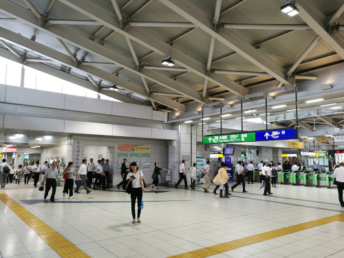 Ōsakin asema sisältä