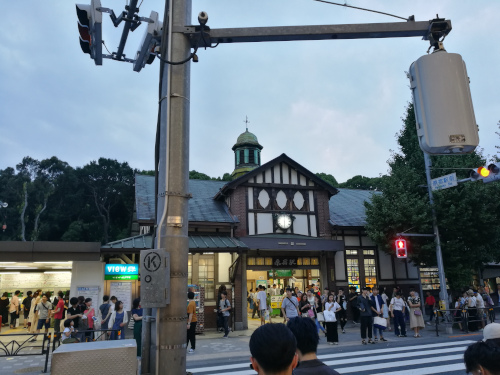 Harajukun aseman Omotesandō-sisäänkäynti