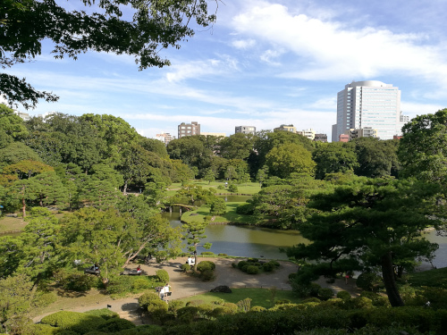 Näköala Rikugienin puutarhaan Fujishiro-toge-mäen päältä