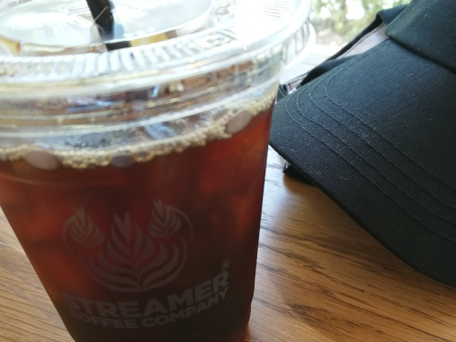 Kuppi kylmää kayabachōlaisessa kahvilassa